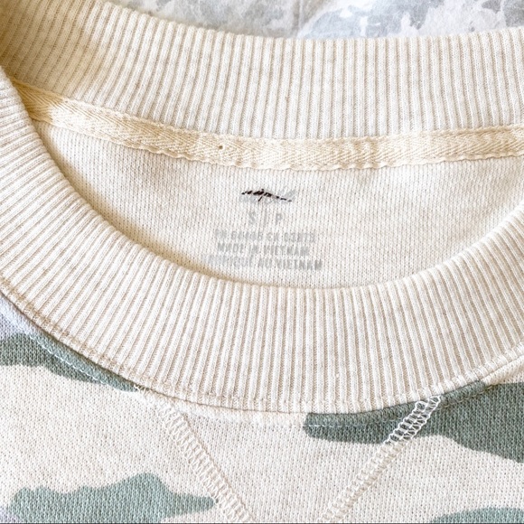 AERIE Split Hem Sweatshirt Small Green Camo NEW - Picture 3 of 8